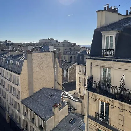 Montmartre Sunny Flat Right Below The Sacré-coeur